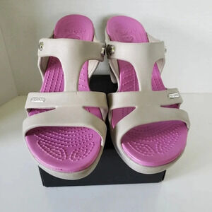 Crocs Cyprus V Heels Sandals Womans size 8M Platinum Wild Orchid.